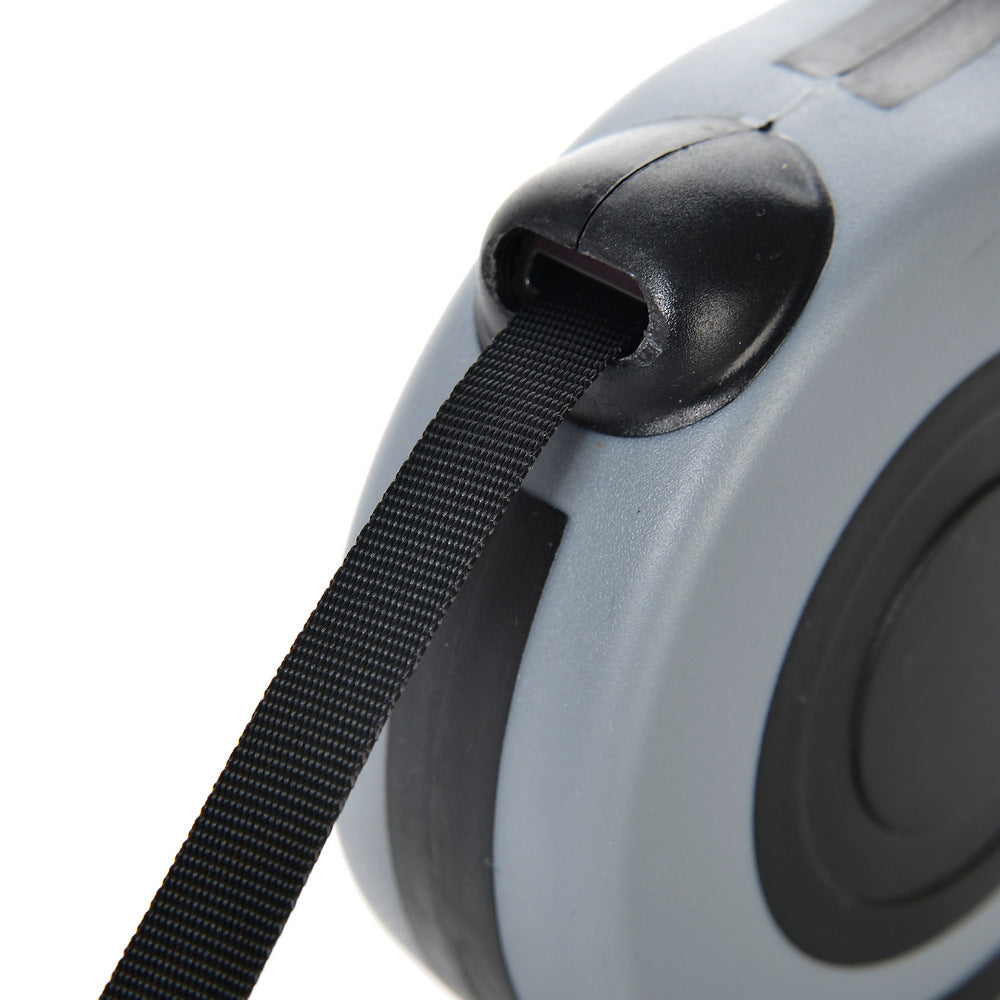 Retractable dog leash for daily walks